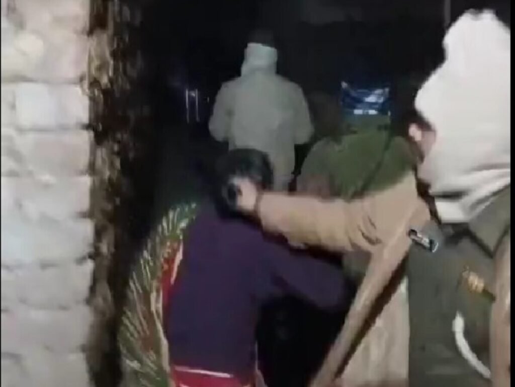 nalanda police sho slapping woman viral video tharthari thana bihar