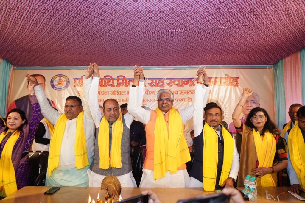 सुढ़ी वैश्य सम्मेलन में मौजूद अतिथि।