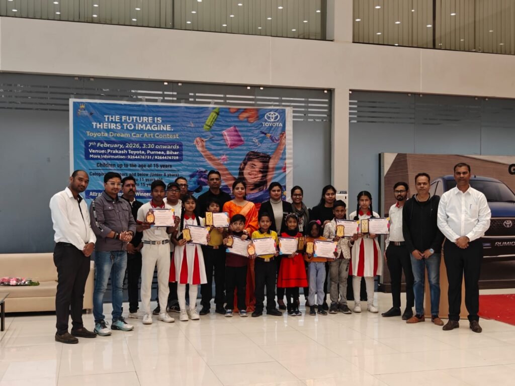 प्रकाश टोयोटा में प्रतियोगिता में हिस्सा लेने पहुुंचे बच्चे।